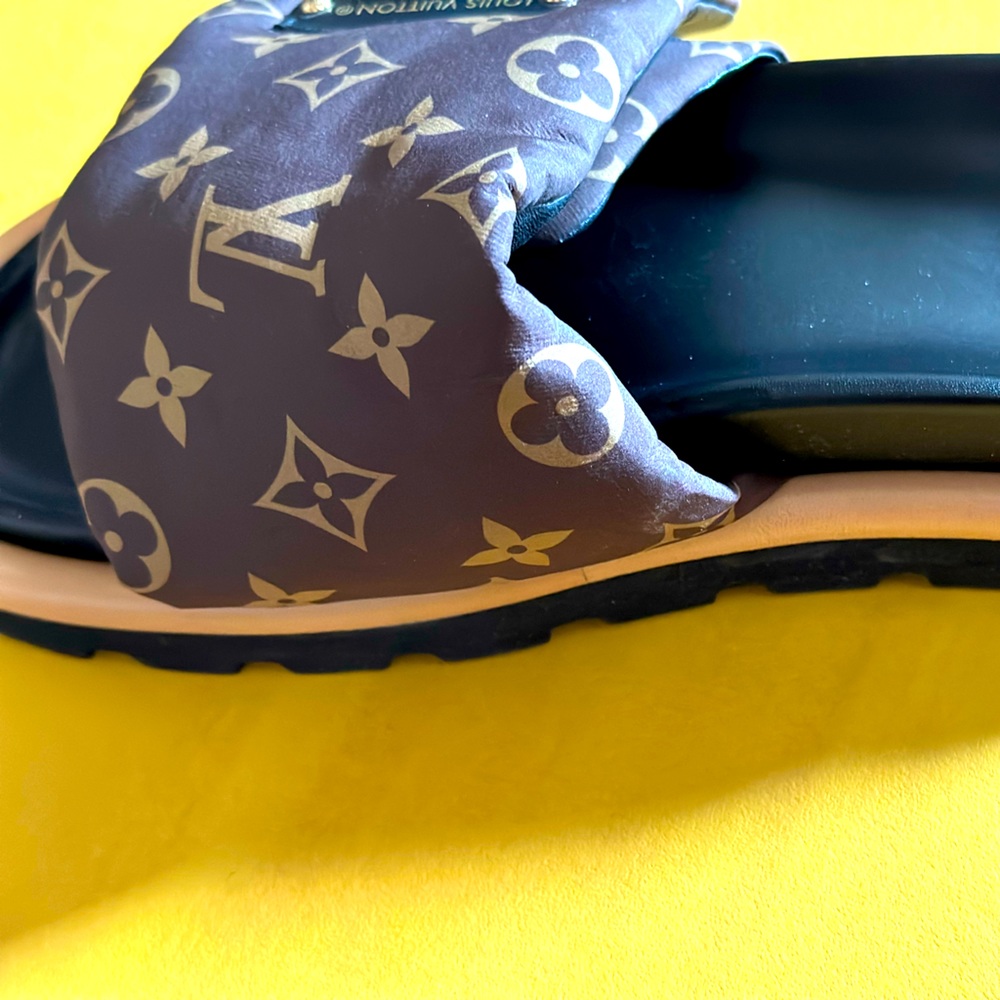 Louis Vuitton Pool Pillow Comfort Mules - Right Shoe Only - size 39